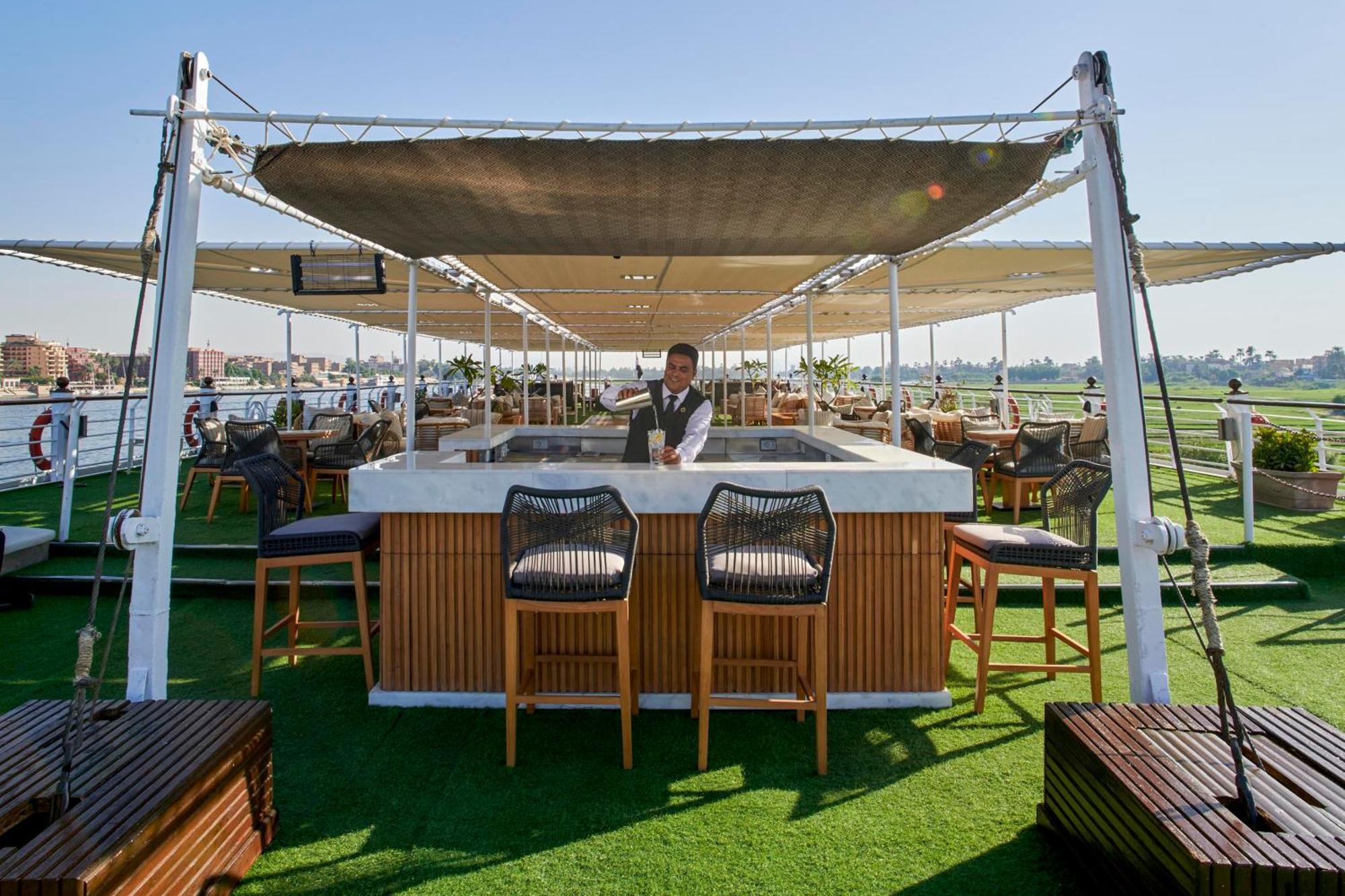 Mövenpick Royal Louts Monday Four Nights Luxor Friday Three nights Aswan Hotell Exteriör bild