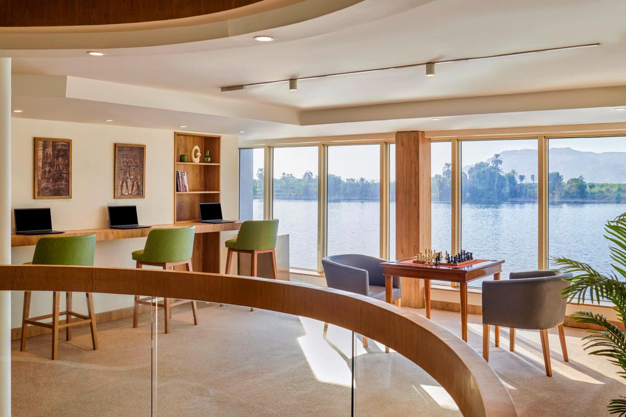 Mövenpick Royal Louts Monday Four Nights Luxor Friday Three nights Aswan Hotell Exteriör bild