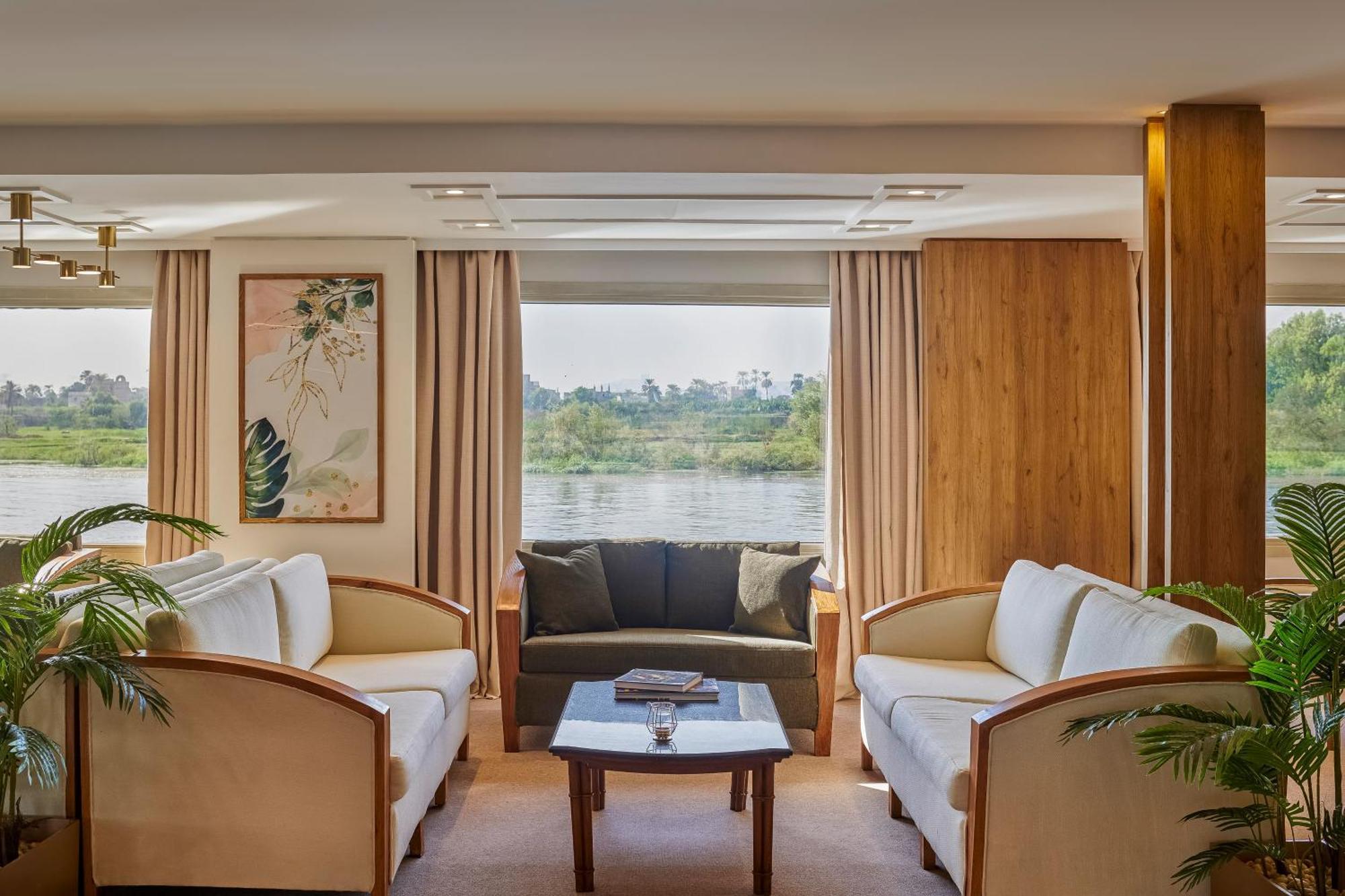 Mövenpick Royal Louts Monday Four Nights Luxor Friday Three nights Aswan Hotell Exteriör bild