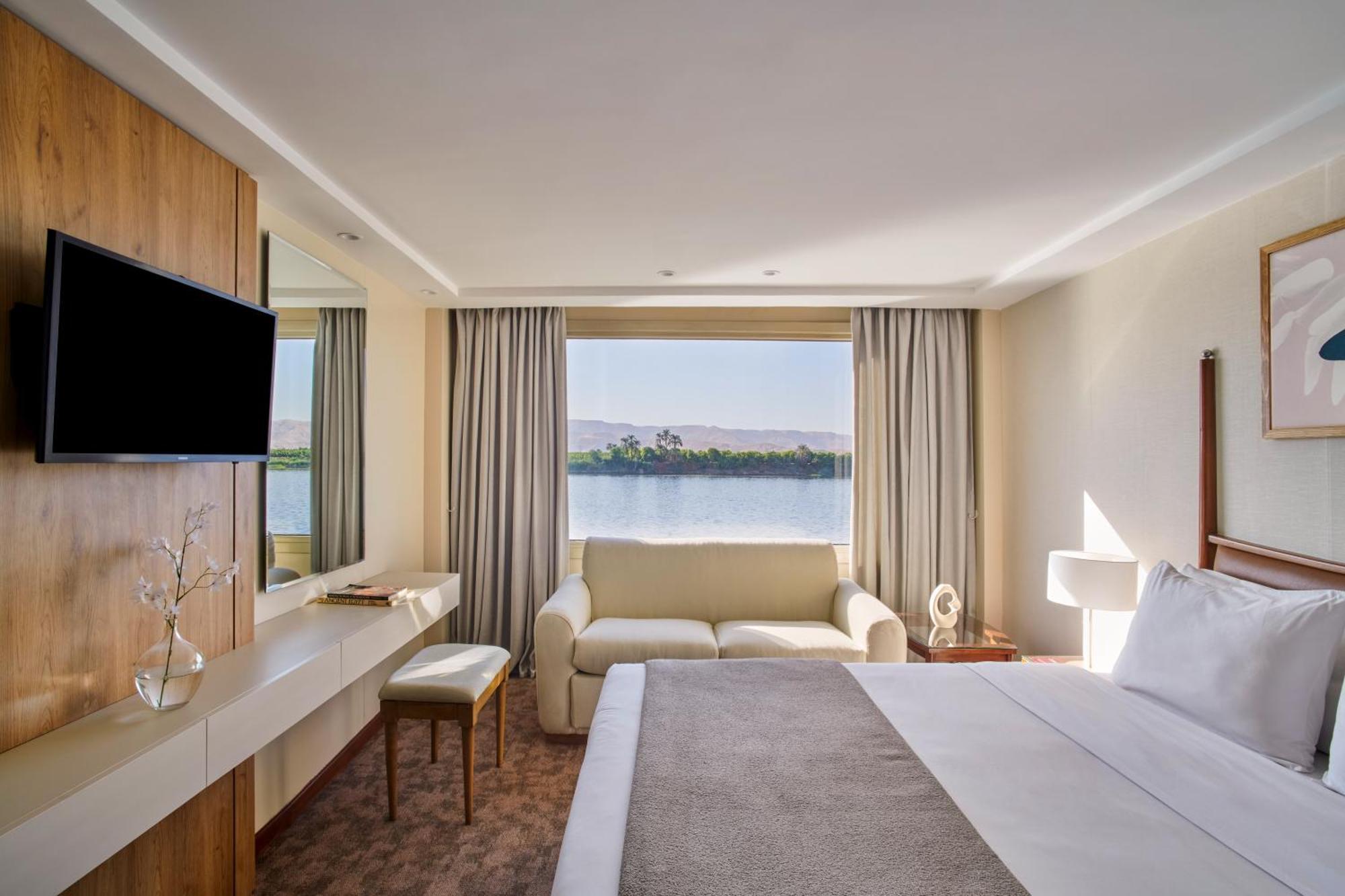 Mövenpick Royal Louts Monday Four Nights Luxor Friday Three nights Aswan Hotell Exteriör bild