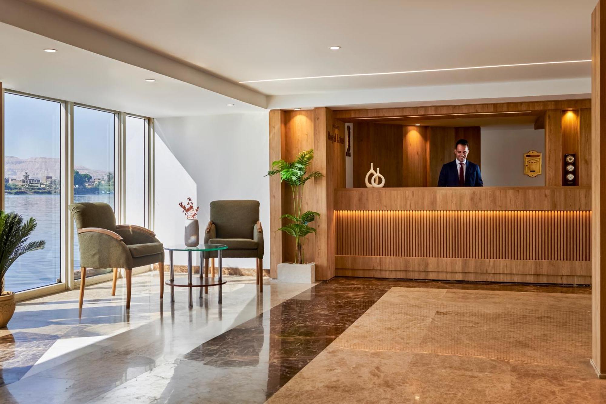 Mövenpick Royal Louts Monday Four Nights Luxor Friday Three nights Aswan Hotell Exteriör bild