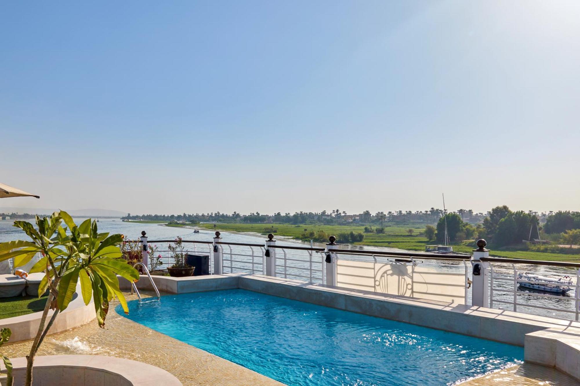 Mövenpick Royal Louts Monday Four Nights Luxor Friday Three nights Aswan Hotell Exteriör bild