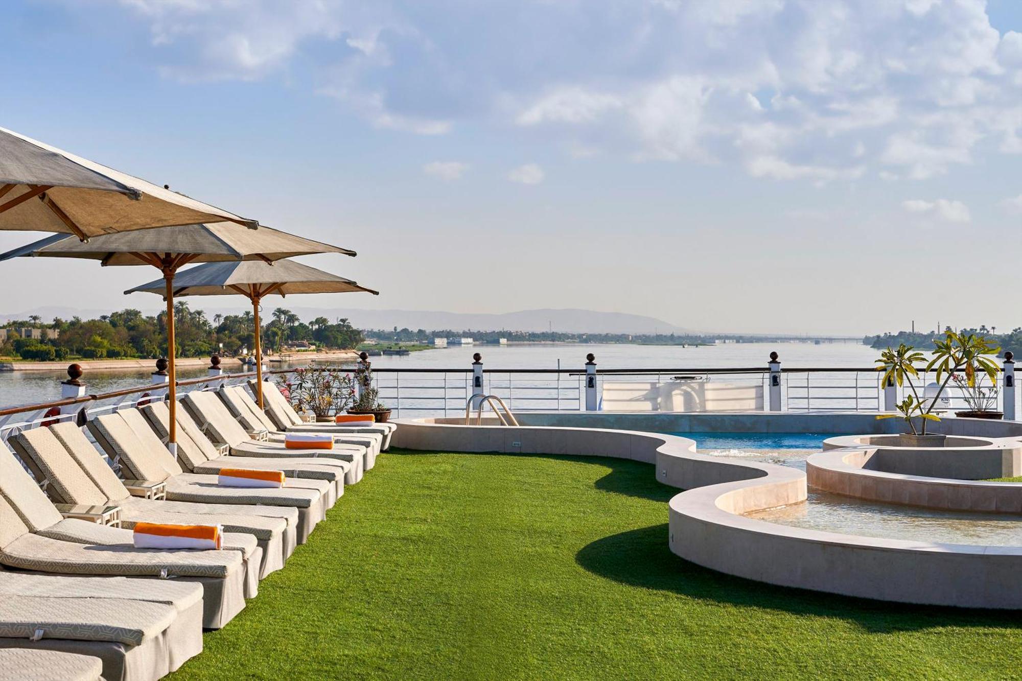 Mövenpick Royal Louts Monday Four Nights Luxor Friday Three nights Aswan Hotell Exteriör bild