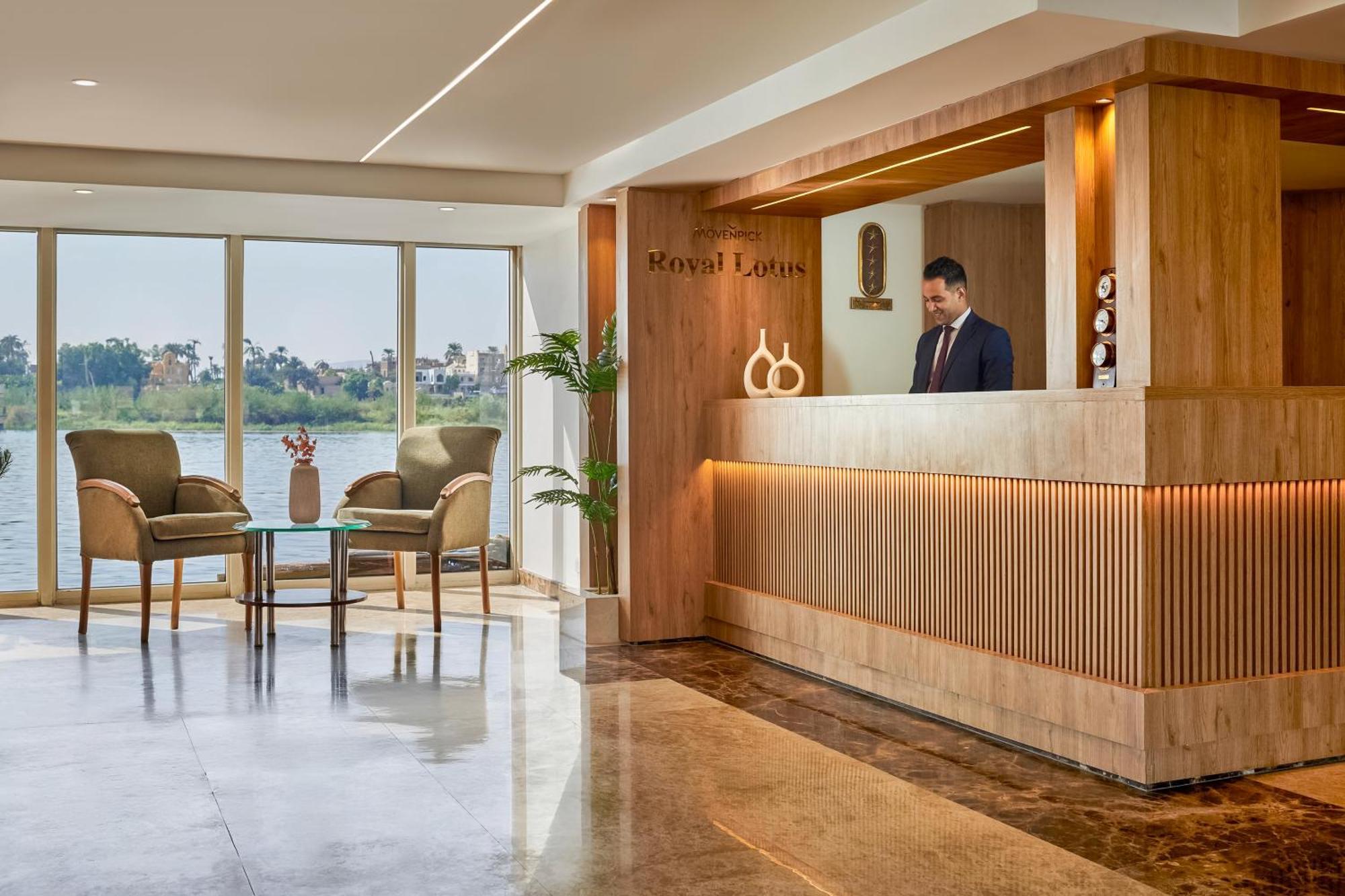 Mövenpick Royal Louts Monday Four Nights Luxor Friday Three nights Aswan Hotell Exteriör bild