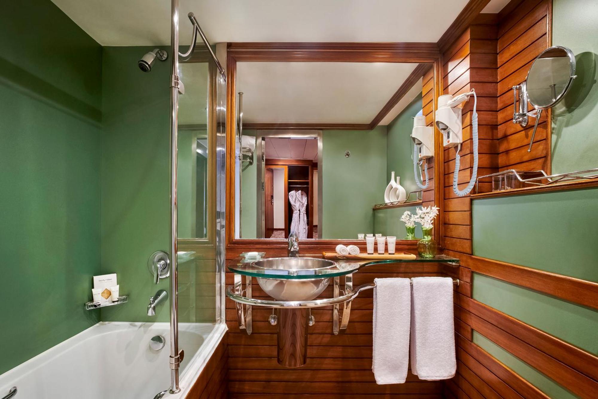 Mövenpick Royal Louts Monday Four Nights Luxor Friday Three nights Aswan Hotell Exteriör bild